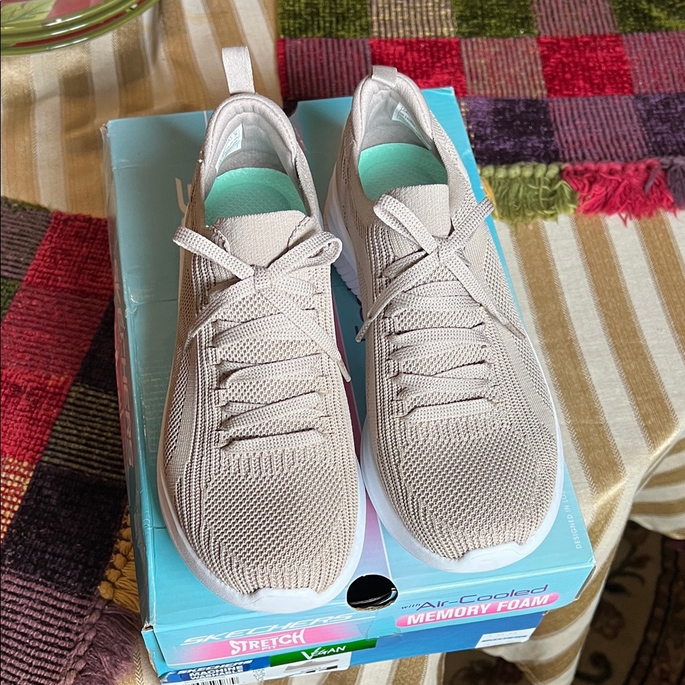 New in Box Skechers Women's Ultra Flex 3.0  Slip On Sneakers, size 7.5 medium